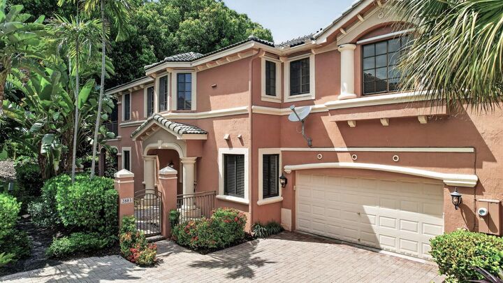 Property Photo: 2883 Kinsington Circle FL 33332