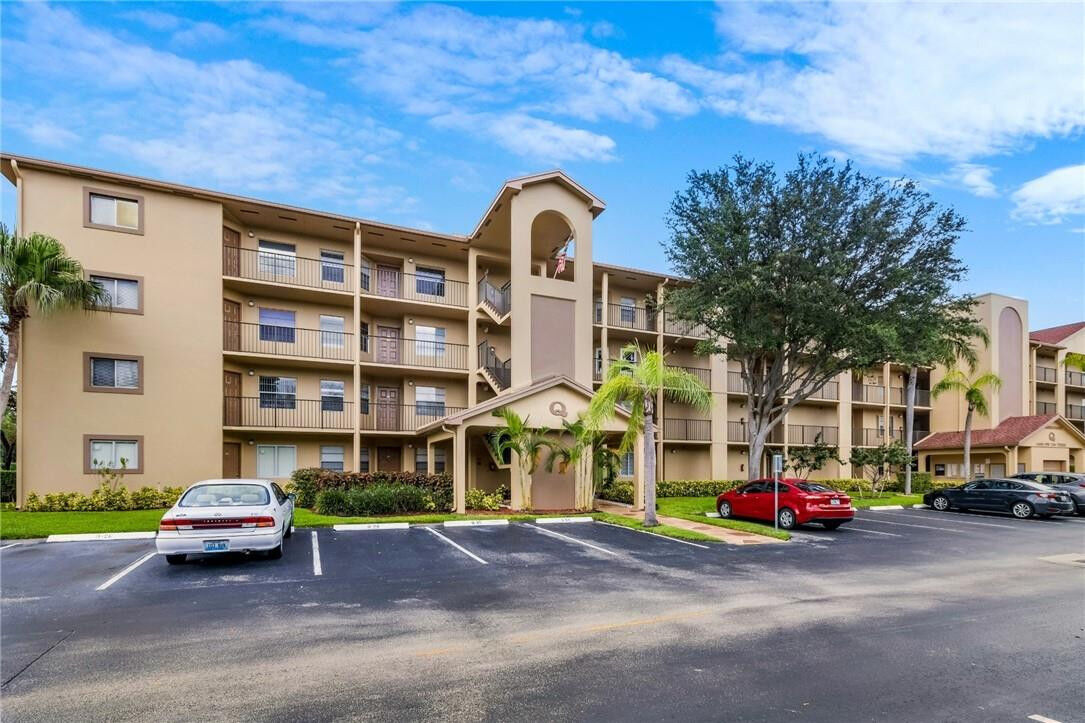 Property Photo: 1400 SW 124th Terrace 105Q FL 33027