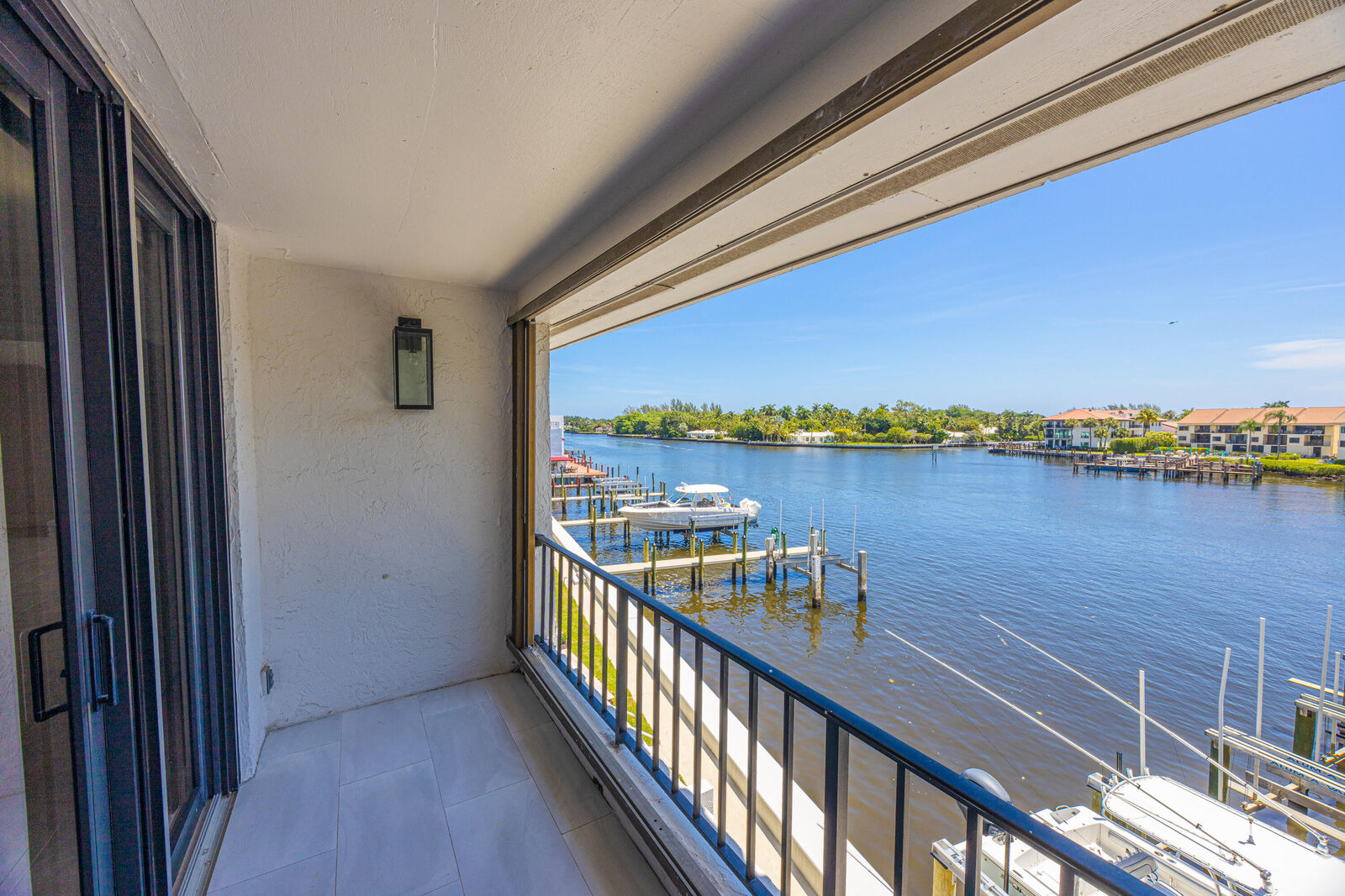 Property Photo:  801 Palm Trail 9  FL 33483 