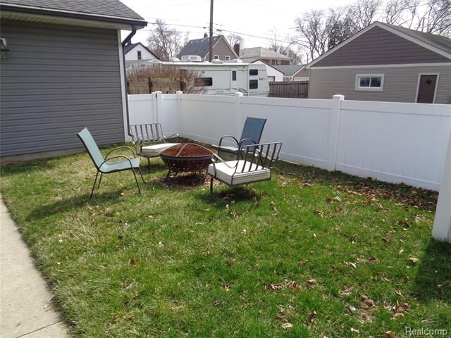 Property Photo: 325 King Road MI 48183