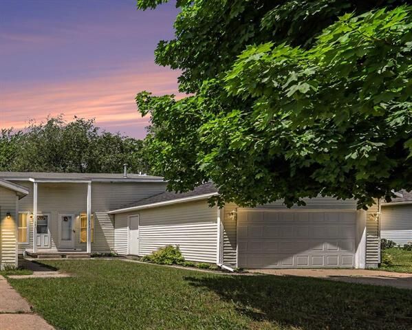 Property Photo: 423 Pine Place Street SE MI 49548
