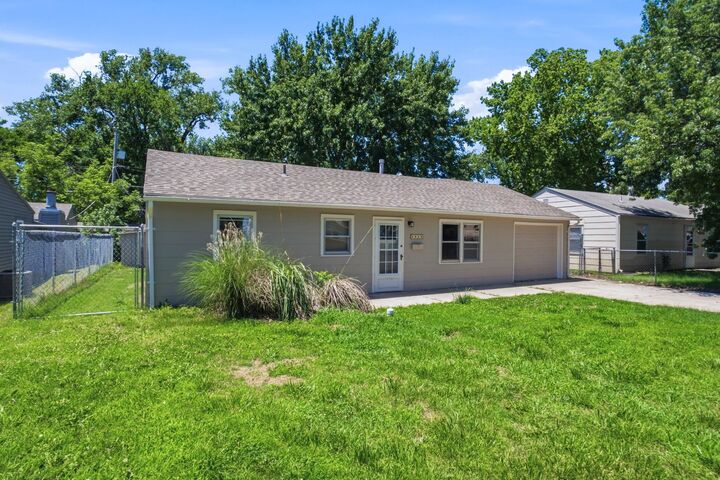 Property Photo: 4949 S Cedardale Ave KS 67216