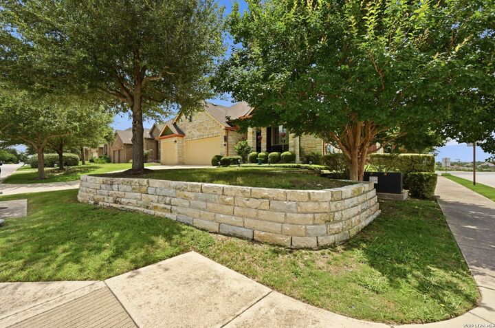 Property Photo: 114 Drury Ln TX 78737