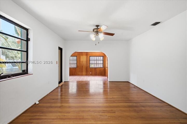 Property Photo: 2550 Trapp Ave FL 33133