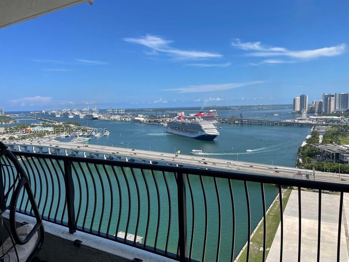 Property Photo:  555 NE 15th St 33H  FL 33132 