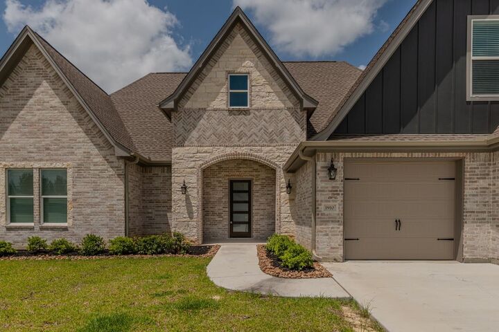 Property Photo: 1910 Brenner Blvd TX 77657