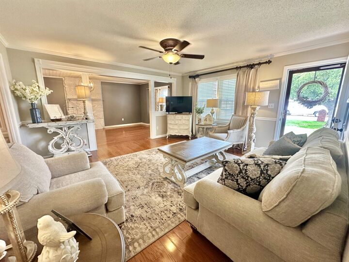 Property Photo: 403 Union Ave AL 35661