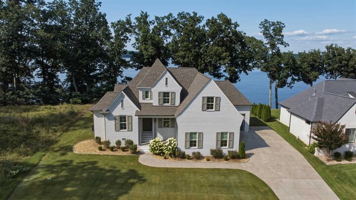 Property Photo: 69 Crown Point Dr AL 35661