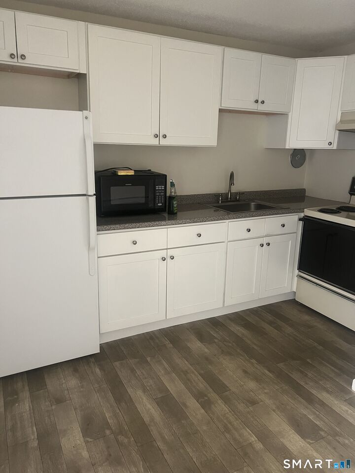 Property Photo:  166 Gravel Street B7  CT 06450 