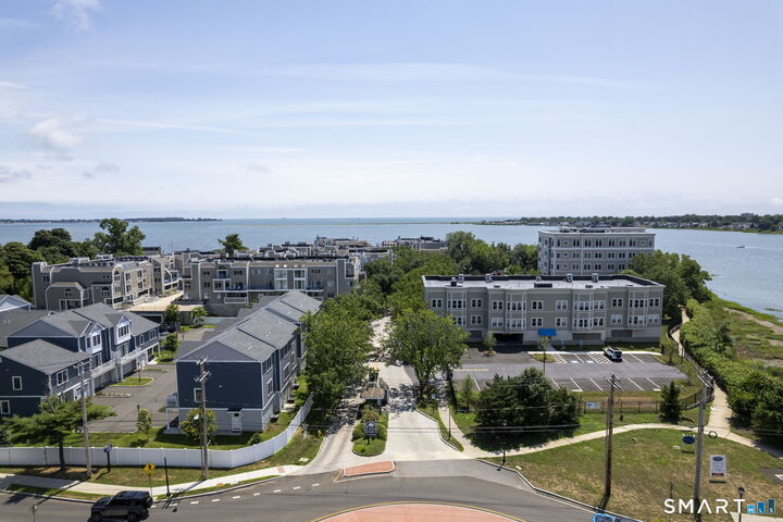Property Photo: 38 Harbour Close 38 CT 06519