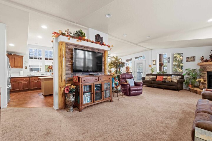 Property Photo: 13907 N East Newman Lake Dr WA 99025