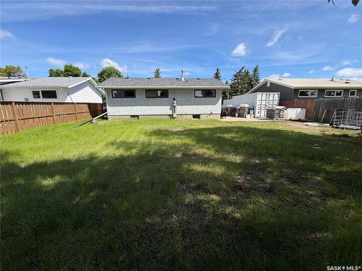 Property Photo: 915 Maple Drive SK S0A 0X0