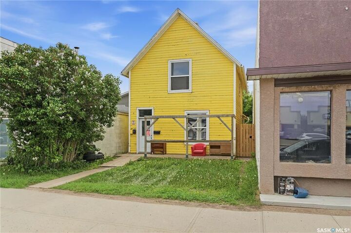 Property Photo:  241 High Street W  SK S6H 1S7 