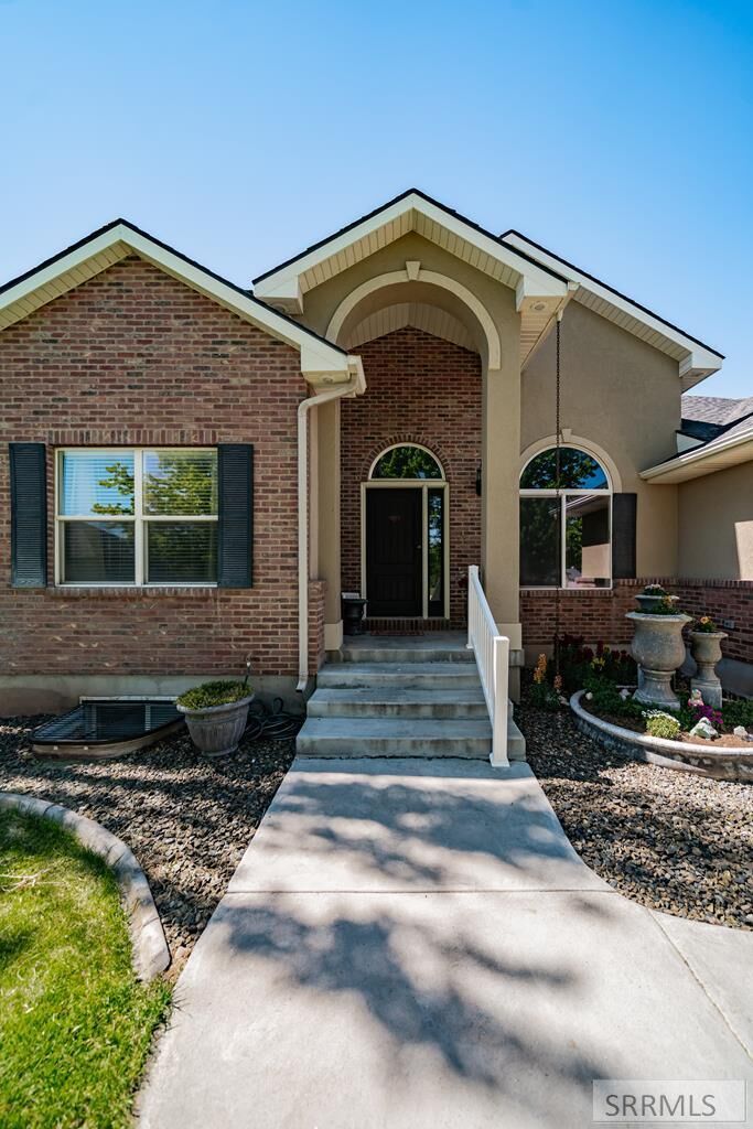 Property Photo:  5520 Veil Drive  ID 83406 