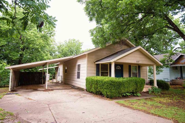 Property Photo: 1110 S West Street OK 74074