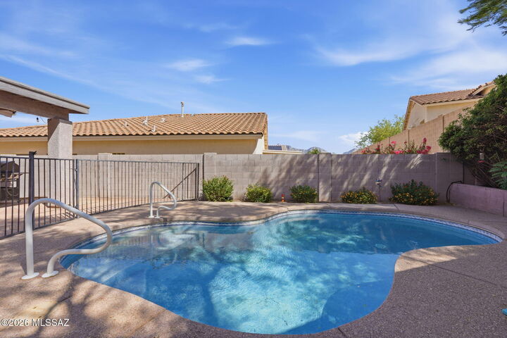Property Photo:  13853 N Bushwacker Place  AZ 85755 