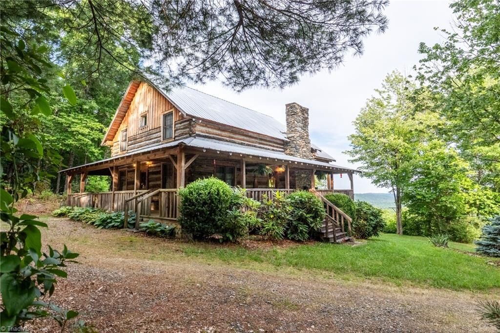 Property Photo:  1639 Mountain Vista Drive  NC 28649 