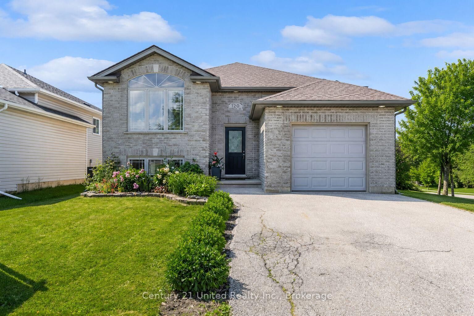 Property Photo: 120 Donegal Drive ON N3T 6N4