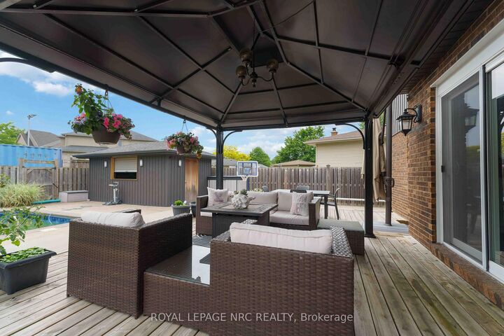 Property Photo: 9 Woodgarden Court ON L2M 7C9