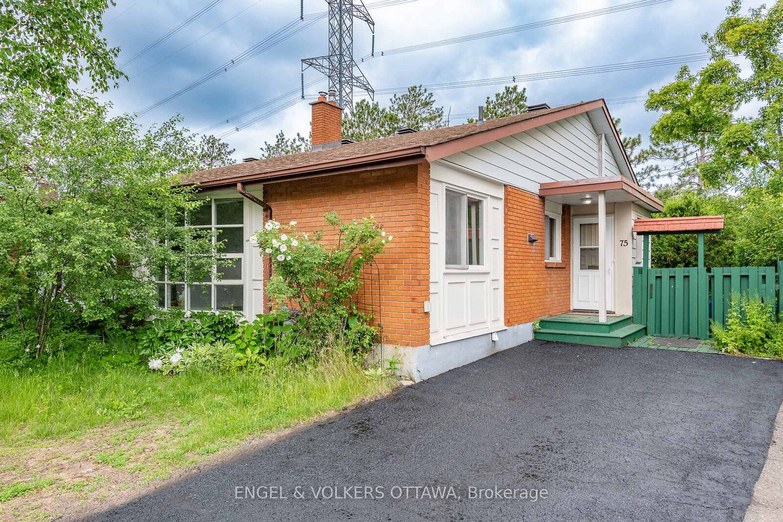 Property Photo: 75 Woodfield Drive ON K2G 0A1