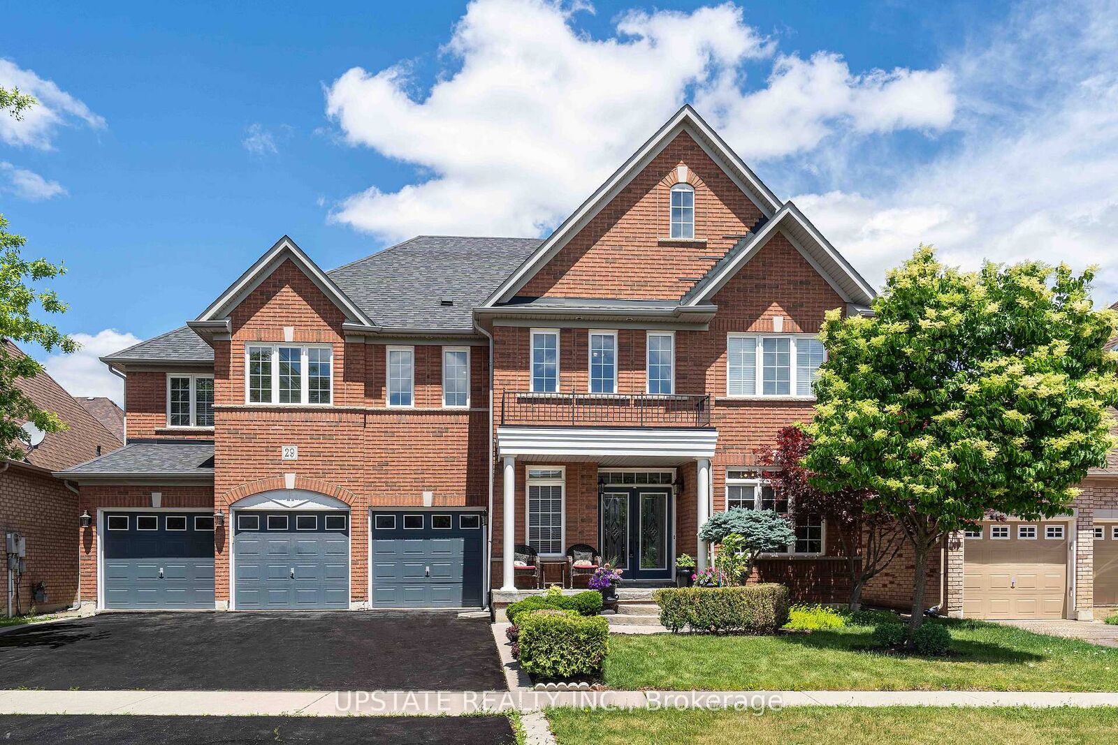 Property Photo: 29 Blaketon Court ON L6P 1K7