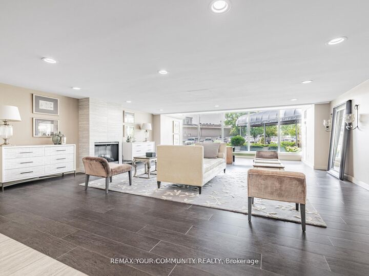 Property Photo: 7811 Yonge Street 508 ON L3T 4S3