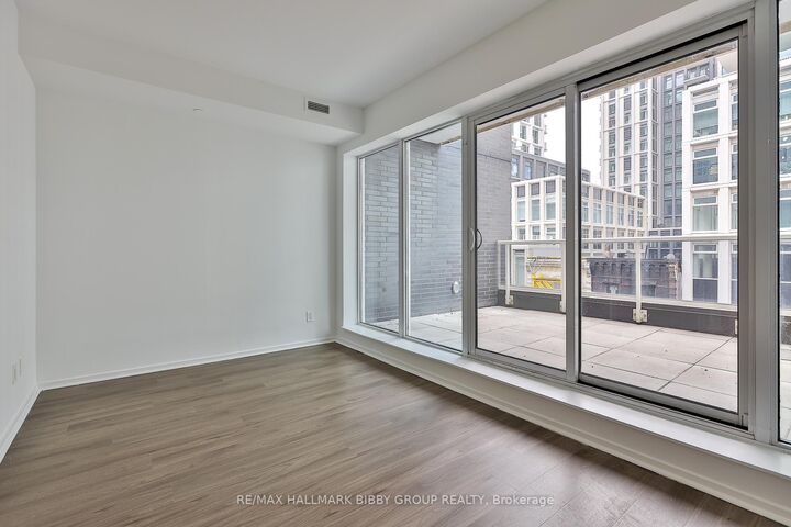 Property Photo: 783 Bathurst Street 422 ON M5S 0A8