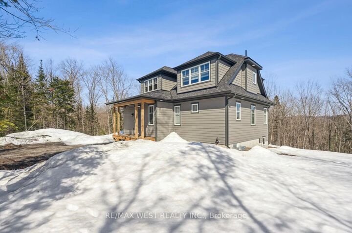 Property Photo: 1020 Ridgeline Drive 23 ON P1H 2J6