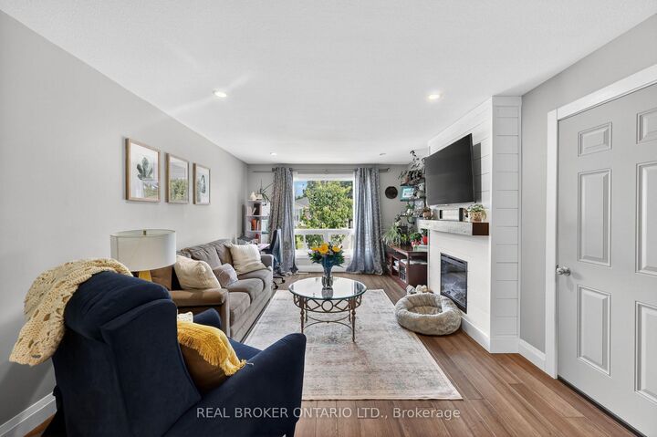 Property Photo:  35 Courtney Crescent  ON L3V 7Y3 