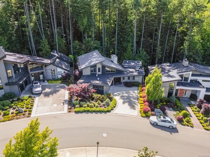 Property Photo: 2215 Riviera Pl BC V9B 0R9