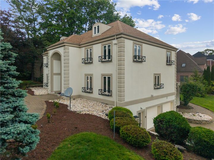 Property Photo: 180 Springmeadow Dr PA 15241