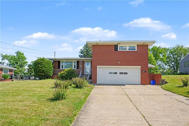 Property Photo:  2107 Lynwood Dr  PA 15001 