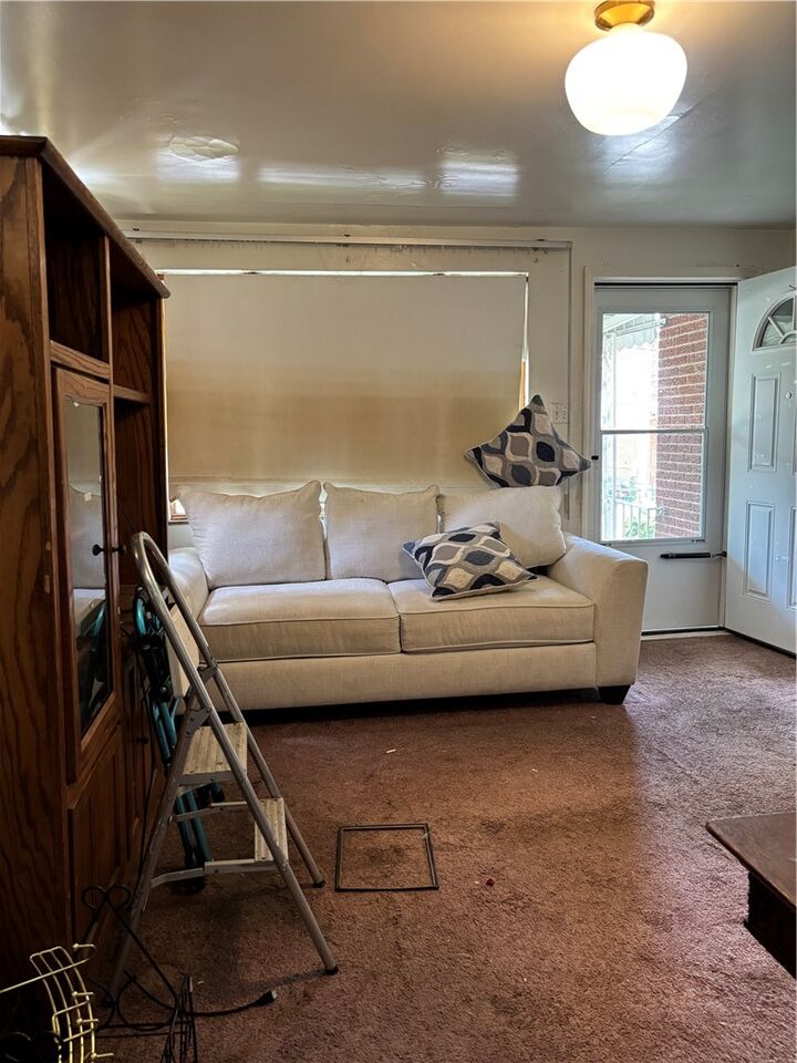 Property Photo:  1807 Jenny Lind St  PA 15132 