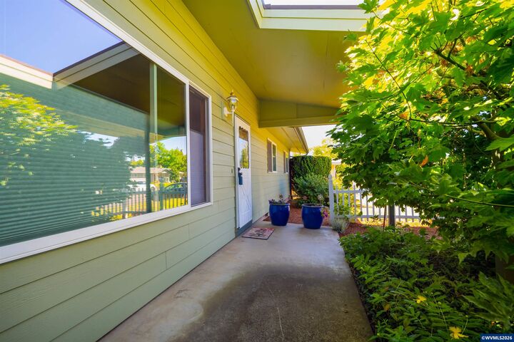 Property Photo: 4626 2nd Pl SE OR 97302