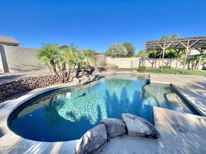 Property Photo: 537 E Lakeview Drive AZ 85143