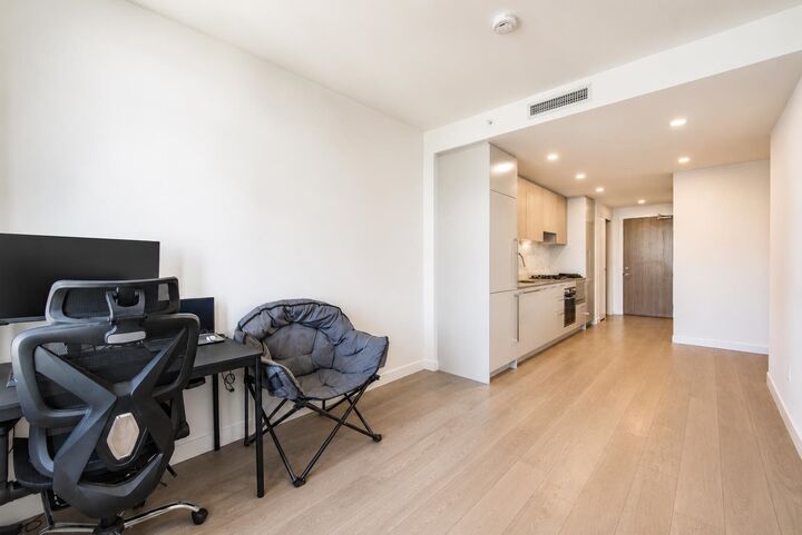 Property Photo:  6468 Willingdon Avenue 3807  BC V5H 0L3 