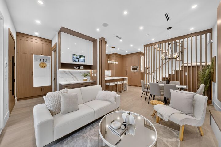 Property Photo: 847 E 10th Avenue 1 BC V5T 2A9