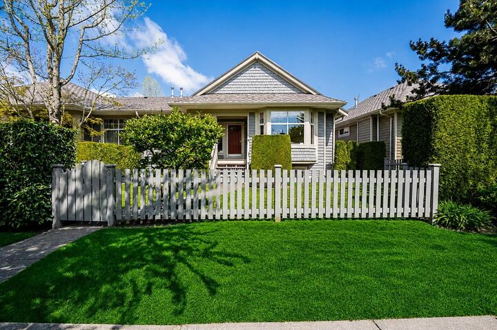 Property Photo: 15425 Rosemary Heights Crescent 3 BC V3Z 0S7