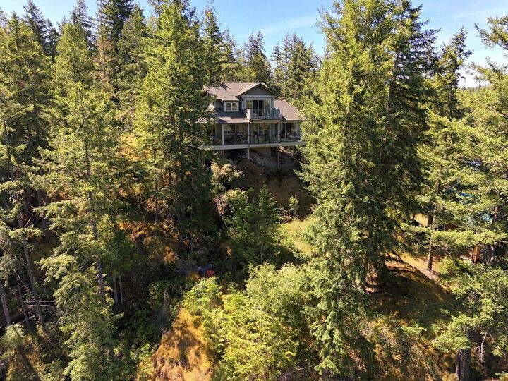 Property Photo: 6005-09 Bluff Place BC V0N 2H1