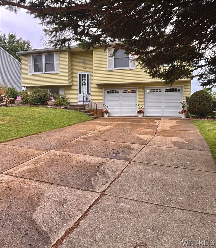Property Photo:  6834 Nettle Creek Drive  NY 14047 
