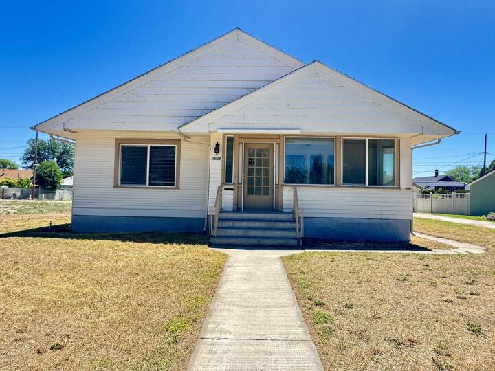 Property Photo:  1639 Conant Ave  ID 83318 