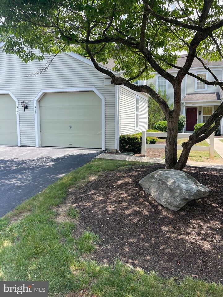 Property Photo:  1918 Wexford Road  PA 17078 