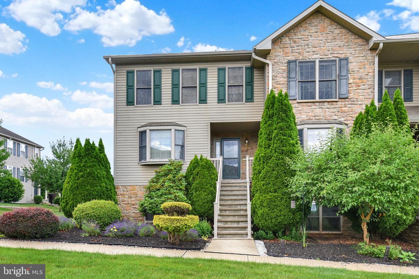 Property Photo: 925 Woodridge Drive PA 17057