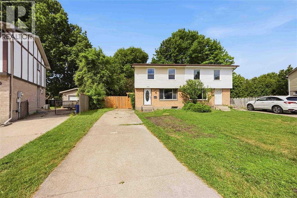 Property Photo:  1239 Nottingham Drive  ON N7S 5B1 