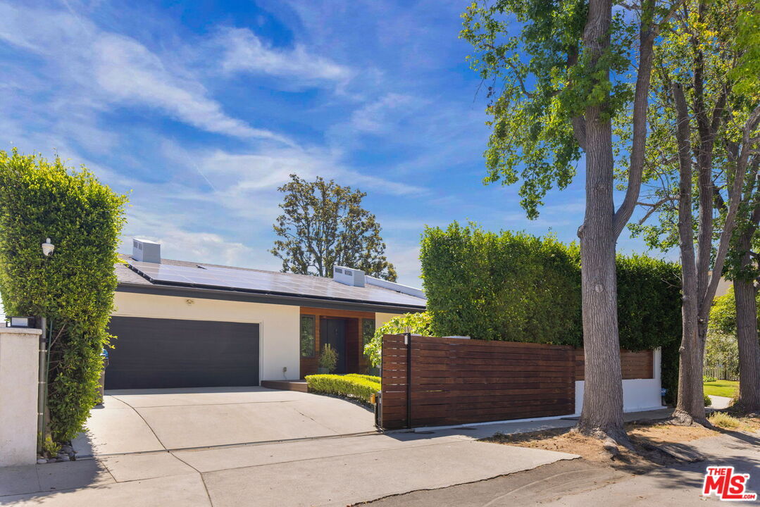 Property Photo:  4426 Irvine Ave  CA 91602 