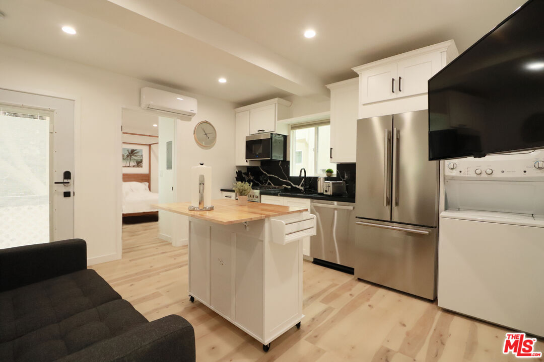 Property Photo:  9040 Phyllis Ave  CA 90069 