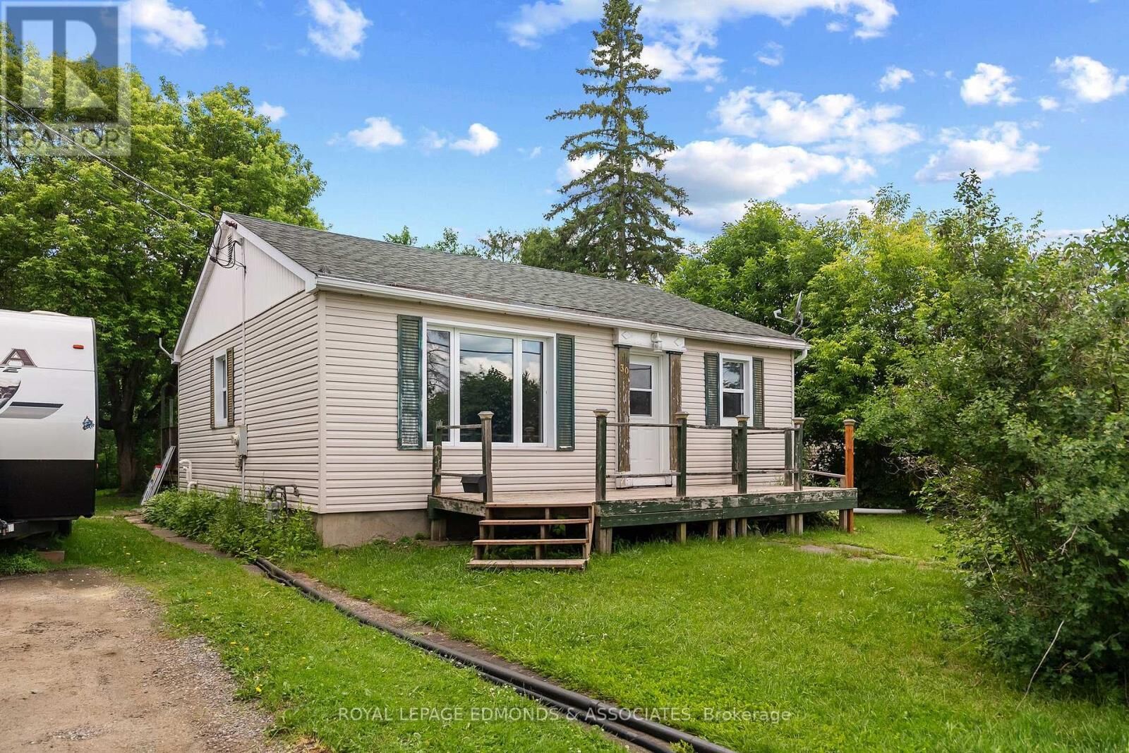 Property Photo:  30 Poole Street  ON K7S 1J2 