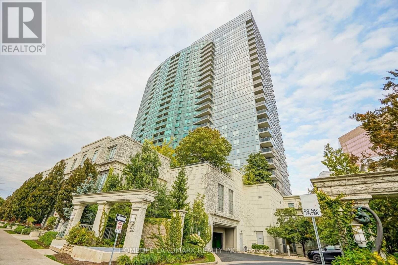 Property Photo: 25 Greenview Avenue 516 ON M2M 0A5