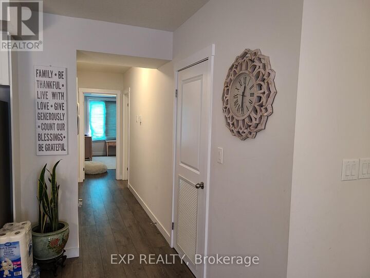 Property Photo:  160 Rochefort Street D6  ON N2R 0P5 
