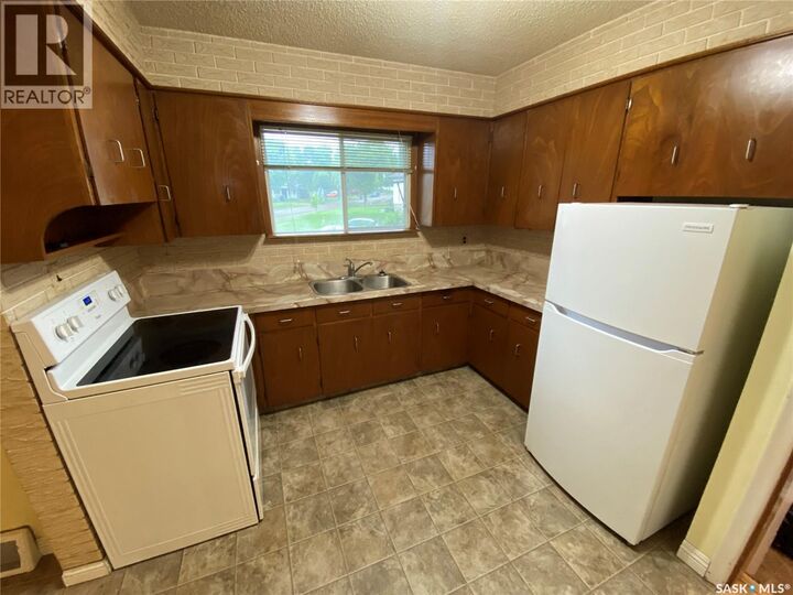 Property Photo:  192 Third Avenue S  SK S3N 1E7 
